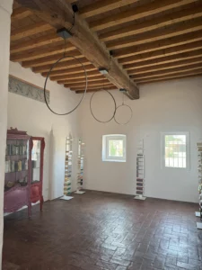 santa-maria-piccola-architetto-stefano-pigazzani-interno-soffitto-travi-legno