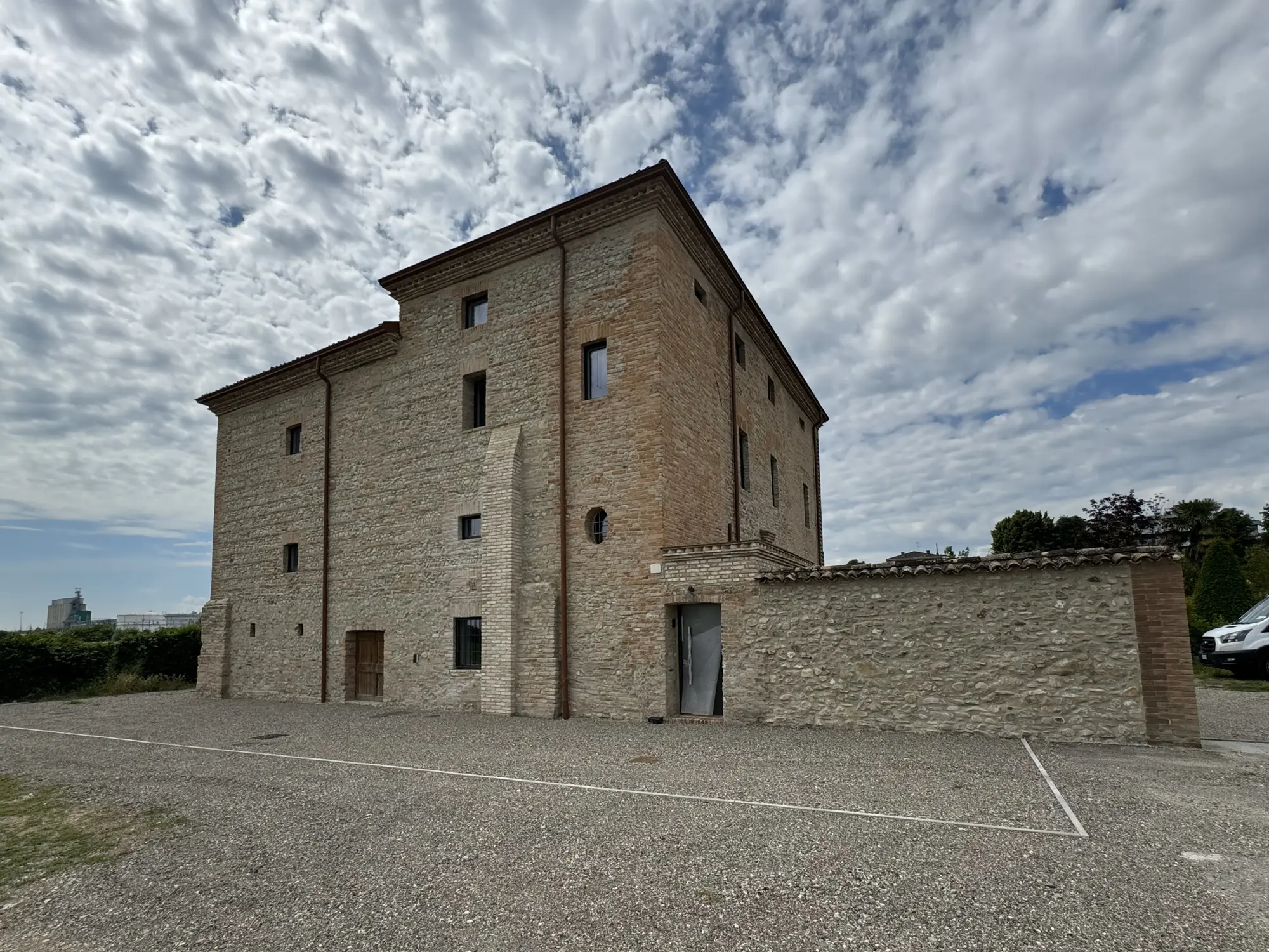 santa-maria-piccola-architetto-stefano-pigazzani-vista-esterna-frontale